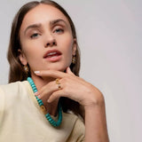 Collana Ti Sento con Pietre Turchesi e Chiusura Dorata 34049TQ Indossato