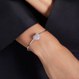 SWAROVSKI Bracciale rigido con cuore in metallo rodiato e zirconi 5684385 Indossato