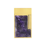 St Dupont Accendino Ligne 2 Stone Of Fortune in ottone placcato oro con pietra charoite viola guilloché C16100