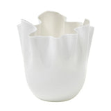 Vaso Venini Fazzoletto Medio in vetro opalino bianco, design iconico con bordo ondulato 700.02 SN