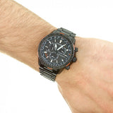CITIZEN Orologio Radiocontrollato al Quarzo Uomo Cassa Rotonda Quadrante Nero Cinturino in Acciaio Nero CB5007-51H Indossato