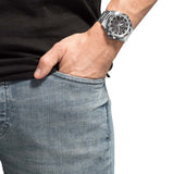 CITIZEN Orologio al Quarzo Radiocontrollato Uomo con Cassa Rotonda Quadrante Nero e Cinturino in Acciaio CB5036-87X Indossato