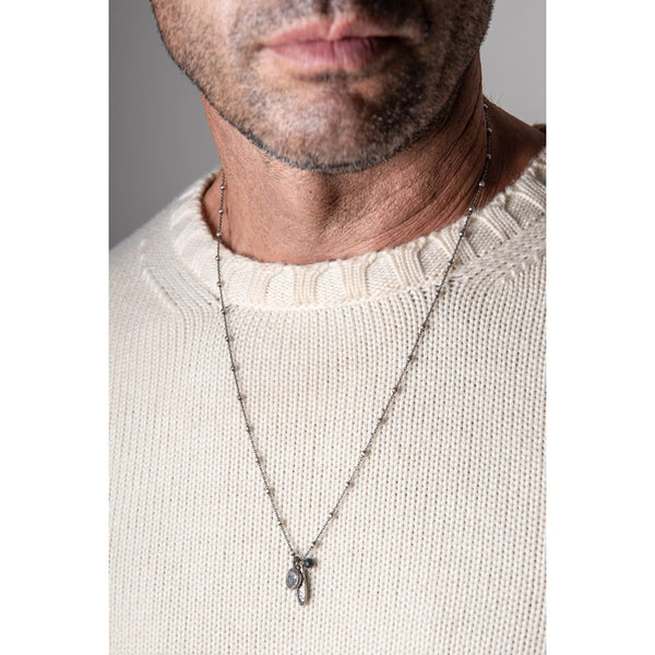 Collana uomo Antracite in argento invecchiato con pendenti vari tra cui una moneta Baia Indossato