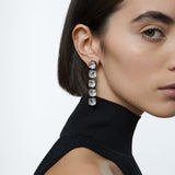 Orecchini Swarovski Donna Pendenti con Cristalli Taglio Cuscino su Montatura Nera 5600043 Indossato