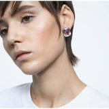 Orecchini Swarovski donna a lobo con cristalli rosa e bianchi 5600627 Indossato