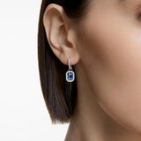 Orecchini Swarovski Donna Pendenti con Zirconi Blu Ottagonali 5619500 Indossato