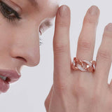 ROSATO Anello maglie groumette in argento placcato oro rosa con smalto bianco e zirconi RZEV31 Indossato