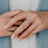 Anello donna Comete in oro bianco con aquamarina taglio ovale di Ct. 0,80 contornata da diamanti ANQ 315 Indossato