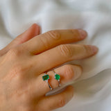 Anello COMETE Donna Con Smeraldo Ricristallizzato in Oro Bianco con Diamanti ANB 2355 Indossato2
