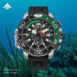 Orologio uomo cronografo subacqueo al quarzo cassa rotonda in acciaio quadrante nero e cinturino in gomma nero BJ2168-01E Ambientato
