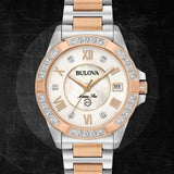 BULOVA Orologio al Quarzo Datario Donna con Diamanti Quadrante Bianco e Cinturino in Acciaio Bicolore 98R234 Dettaglio