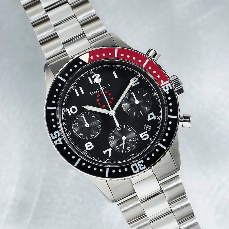 Orologio Bulova Marine Star 98B451 ambientato