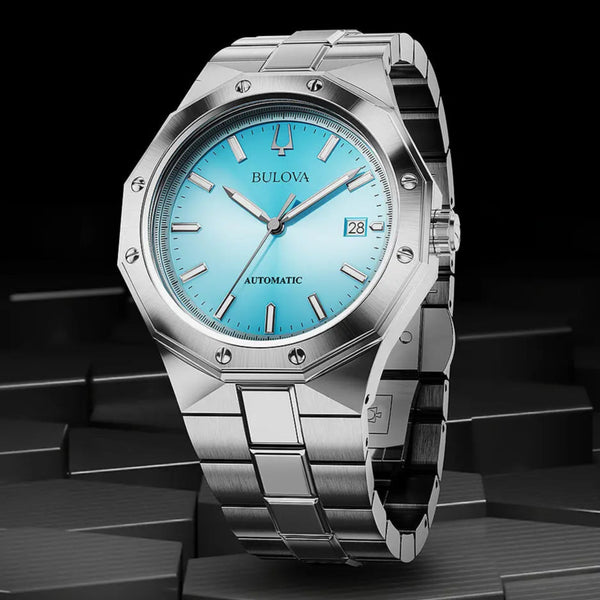 Orologio Bulova Octagon Azzurro 96B462 ambientato