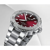 Orologio ORIS Aquis Date Relief quadrante rosso bracciale in acciaio 01 733 7766 4158-07 8 22 05PEB dettaglio