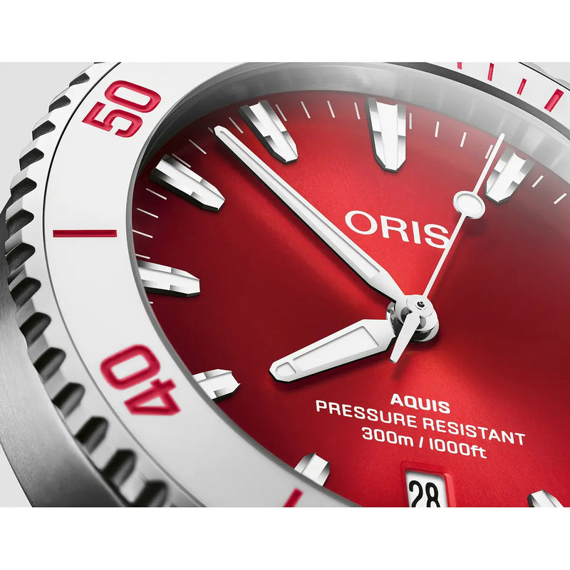 Orologio ORIS Aquis Date Taste of Summer quadrante rosso bracciale in acciaio 01 733 7787 4138-07 8 22 04PEB dettaglio