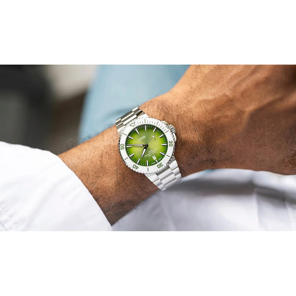 Orologio ORIS Aquis Date Taste of Summer quadrante verde bracciale in acciaio 01 733 7787 4137-07 8 22 04PEB