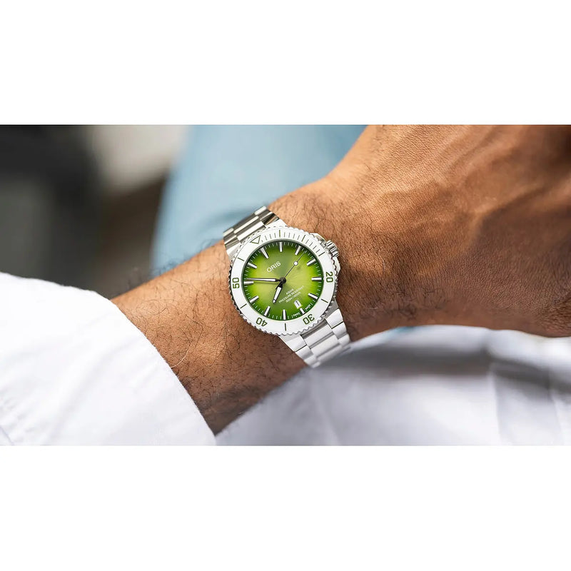 Orologio ORIS Aquis Date Taste of Summer quadrante verde bracciale in acciaio 01 733 7787 4137-07 8 22 04PEB