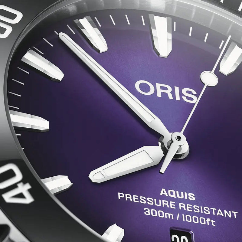 Orologio ORIS Aquis Date Taste of Summer quadrante viola bracciale in acciaio 01 733 7789 4158-07 8 23 04PEB dettaglio 2