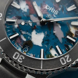 Orologio ORIS Aquis Date Upcycle quadrante multicolor bracciale in acciaio 01 400 7790 4150-07 8 23 02PEB dettaglio 2