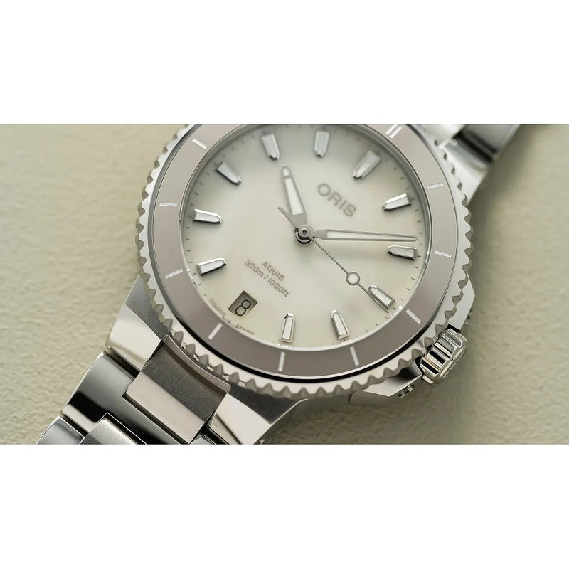 Orologio ORIS Aquis Date quadrante bianco bracciale in acciaio 01 733 7792 4151-07 8 19 05P dettaglio 2