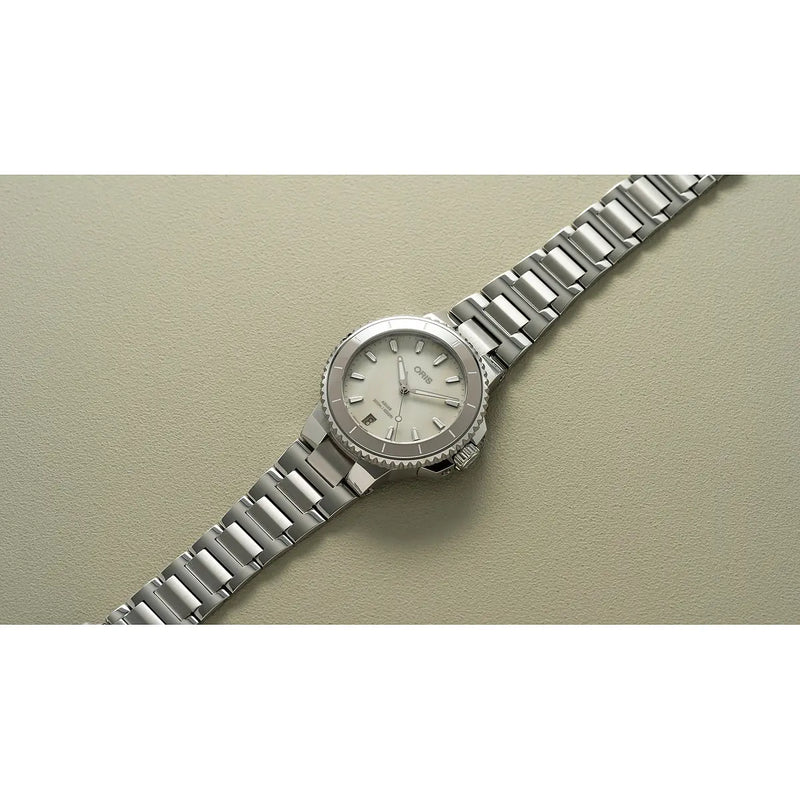Orologio ORIS Aquis Date quadrante bianco bracciale in acciaio 01 733 7792 4151-07 8 19 05P dettaglio 3