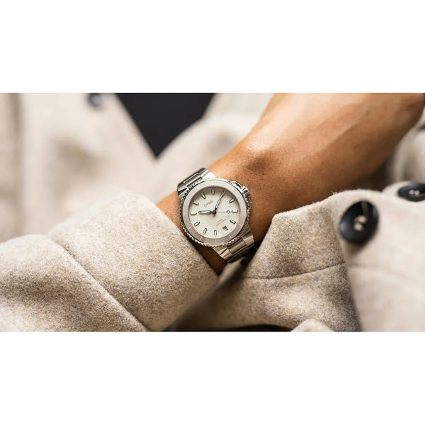 Orologio ORIS Aquis Date quadrante bianco bracciale in acciaio 01 733 7792 4151-07 8 19 05P dettaglio