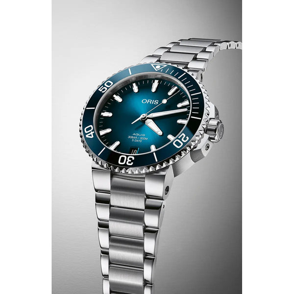 Orologio ORIS Aquis Date quadrante blu bracciale in acciaio 01 400 7769 4135-07 8 22 09PEB dettaglio