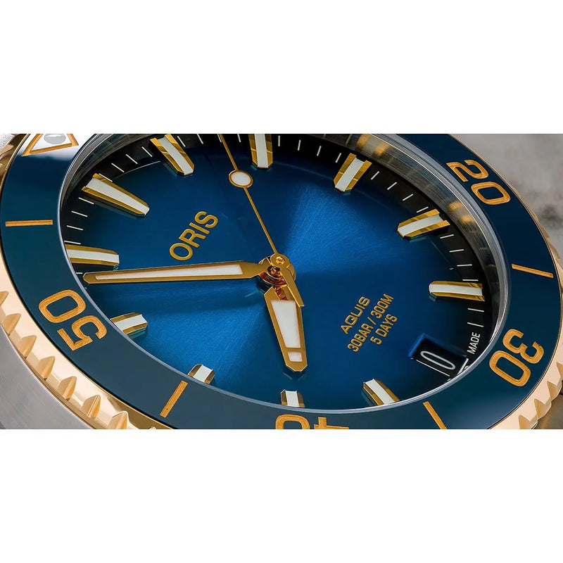 Orologio ORIS Aquis Date quadrante blu bracciale in acciaio 01 400 7769 6355-07 8 22 09PEB dettaglio 2