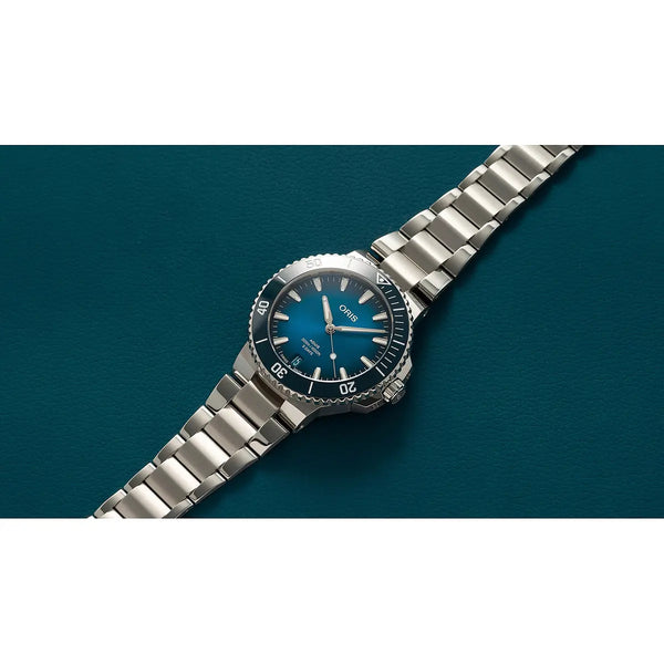 Orologio ORIS Aquis Date quadrante blu bracciale in acciaio 01 400 7790 4135-07 8 23 02PEB dettaglio 2