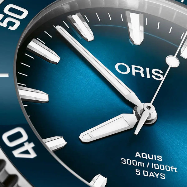 Orologio ORIS Aquis Date quadrante blu bracciale in acciaio 01 400 7790 4135-07 8 23 02PEB dettaglio
