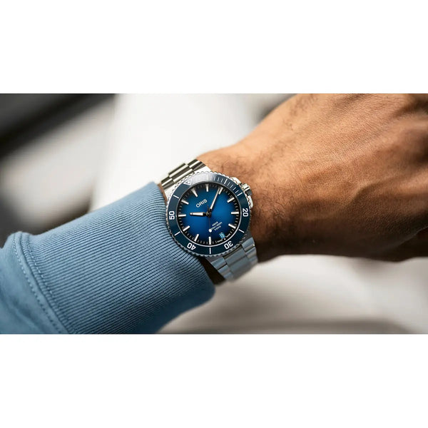 Orologio ORIS Aquis Date quadrante blu bracciale in acciaio 01 400 7790 4135-07 8 23 02PEB
