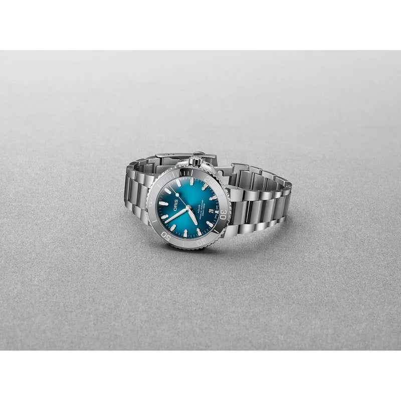 Orologio ORIS Aquis Date quadrante blu bracciale in acciaio 01 733 7732 4155-07 8 21 05PEB dettaglio 2