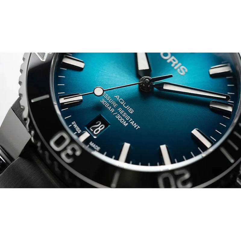 Orologio ORIS Aquis Date quadrante blu bracciale in acciaio 01 733 7732 4155-07 8 21 05PEB dettaglio