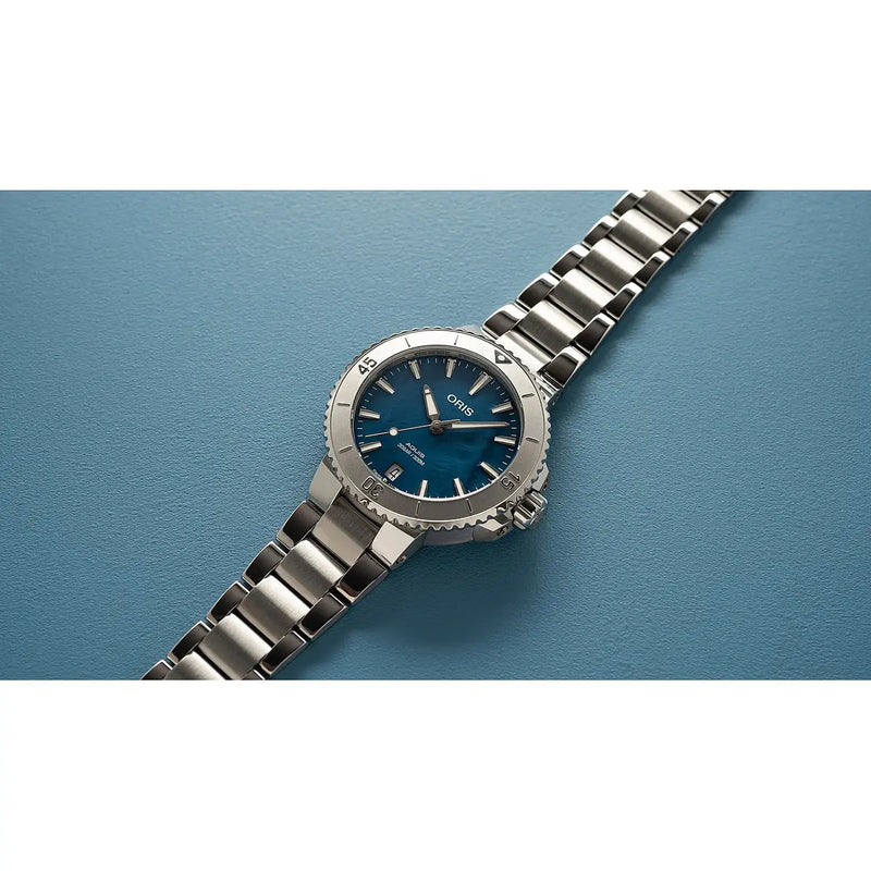 Orologio ORIS Aquis Date quadrante blu bracciale in acciaio 01 733 7770 4155-07 8 18 05P dettaglio 3