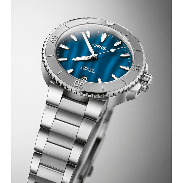 Orologio ORIS Aquis Date quadrante blu bracciale in acciaio 01 733 7770 4155-07 8 18 05P dettaglio