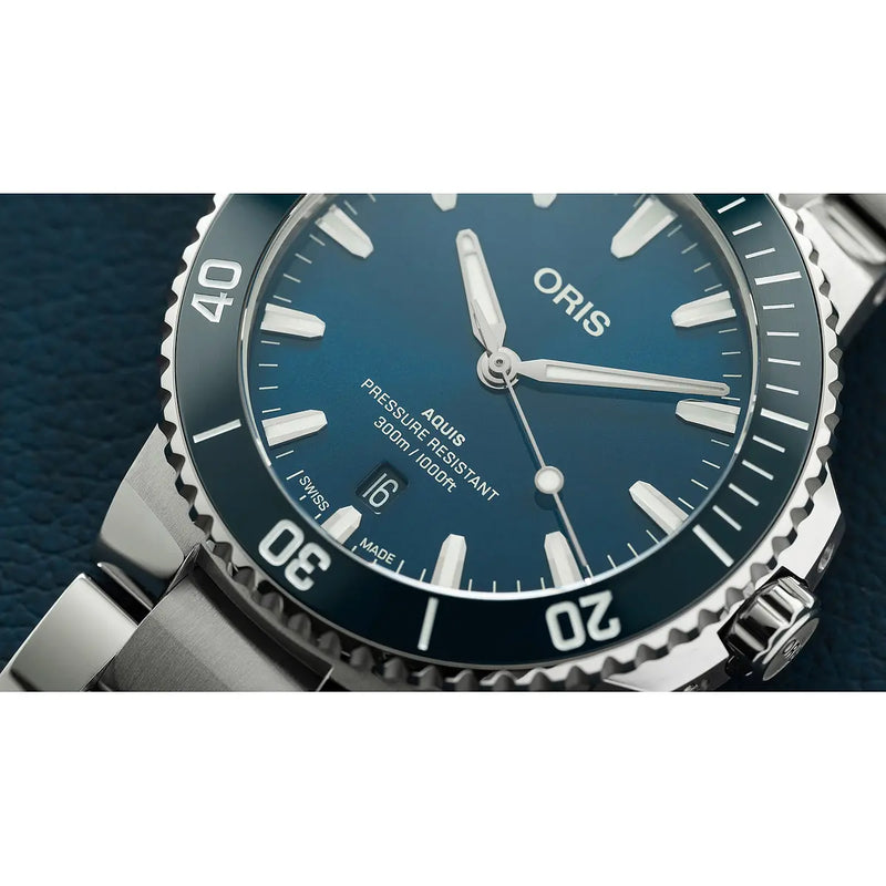 Orologio ORIS Aquis Date quadrante blu bracciale in acciaio 01 733 7787 4135-07 8 22 04PEB dettaglio 2