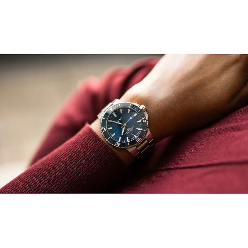 Orologio ORIS Aquis Date quadrante blu bracciale in acciaio 01 733 7787 4135-07 8 22 04PEB dettaglio 3