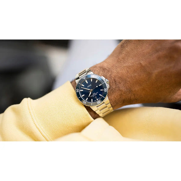 Orologio ORIS Aquis Date quadrante blu bracciale in acciaio 01 733 7787 4135-07 8 22 04PEB dettaglio