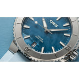 Orologio ORIS Aquis Date quadrante blu cinturino in gomma azzurro 01 733 7770 4155-07 4 18 65FC dettaglio