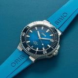 Orologio ORIS Aquis Date quadrante blu cinturino in gomma blu 01 400 7790 4135-07 4 23 45EB dettaglio 3