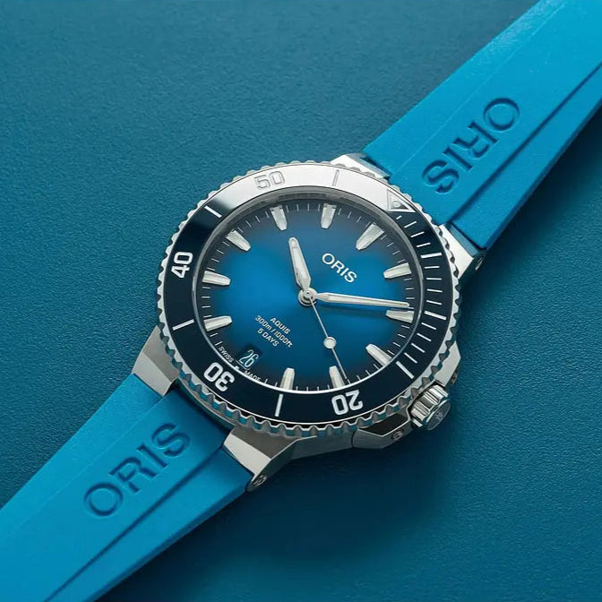 Orologio ORIS Aquis Date quadrante blu cinturino in gomma blu 01 400 7790 4135-07 4 23 45EB dettaglio 3