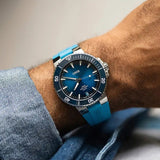 Orologio ORIS Aquis Date quadrante blu cinturino in gomma blu 01 400 7790 4135-07 4 23 45EB dettaglio