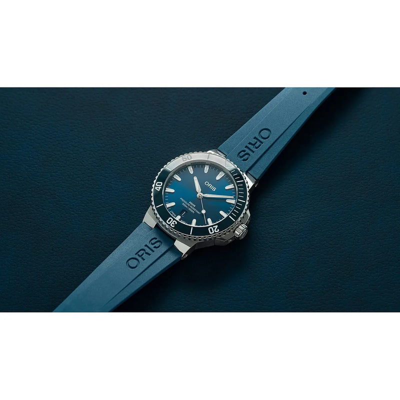 Orologio ORIS Aquis Date quadrante blu cinturino in gomma blu 01 733 7787 4135-07 4 22 35FC dettaglio 4