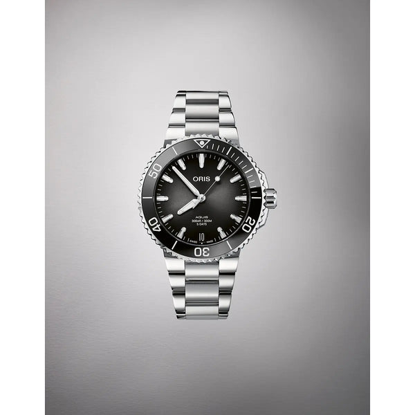 Orologio ORIS Aquis Date quadrante grigio bracciale in acciaio 01 400 7769 4154-07 8 22 09PEB dettaglio 5