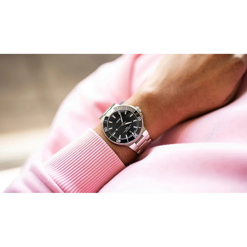 Orologio ORIS Aquis Date quadrante nero bracciale in acciaio 01 733 7787 4154-07 8 22 04PEB dettaglio 3