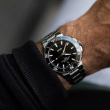 Orologio ORIS Aquis Date quadrante nero bracciale in acciaio 01 733 7787 4154-07 8 22 04PEB dettaglio
