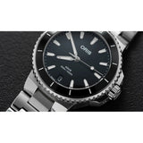 Orologio ORIS Aquis Date quadrante nero bracciale in acciaio 01 733 7792 4154-07 8 19 05P dettaglio 2