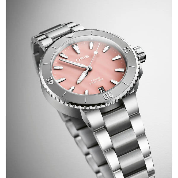Orologio ORIS Aquis Date quadrante rosa bracciale in acciaio 01 733 7770 4158-07 8 18 05P dettaglio