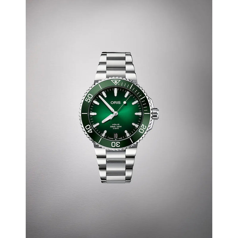 Orologio ORIS Aquis Date quadrante verde bracciale in acciaio 01 400 7769 4157-07 8 22 09PEB dettaglio 2