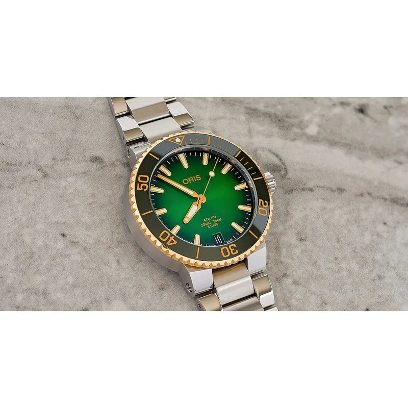 Orologio ORIS Aquis Date quadrante verde bracciale in acciaio 01 400 7769 6357-07 8 22 09PEB dettaglio 2